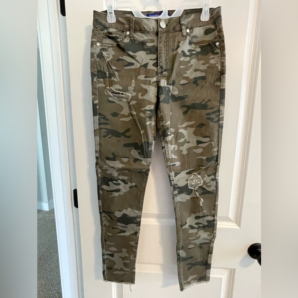 Sapphire Ink Distressed Camo Jeggings